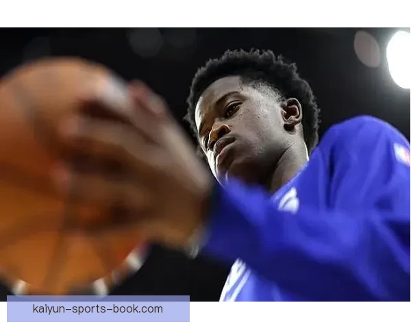 小伙子勇气可嘉埃奇库姆怒批裁判遭吹技术犯规